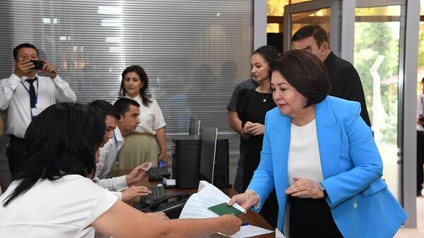 Робахан Махмудова проголосовала на выборах - Sputnik Узбекистан