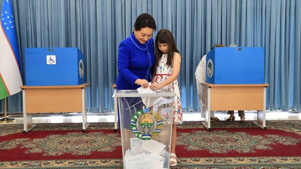 Председатель Сената Олий Мажлиса Танзила Нарбаева проголосовала на президентских выборах. - Sputnik Узбекистан