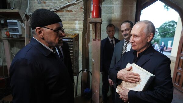 Rabochaya poyezdka prezidenta RF V. Putina v Dagestan - Sputnik O‘zbekiston