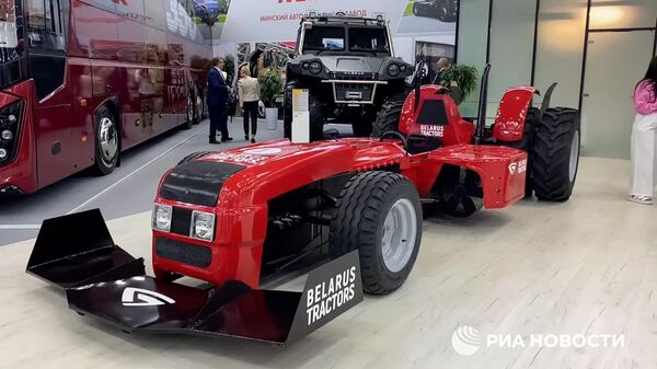 Video RIA Novosti. Shutochniy prototip gibrida gonochnoy mashini i traktora - Sputnik O‘zbekiston