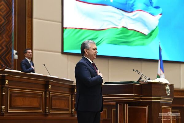 Церемония проходила на совместном заседании обеих палат Олий Мажлиса. - Sputnik Узбекистан