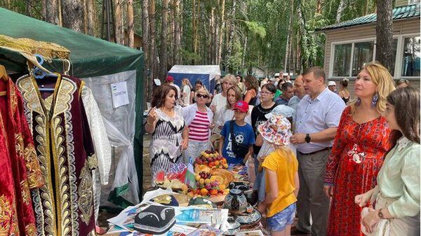 В Новосибирской области представили туристический потенциал Узбекистана    - Sputnik Узбекистан