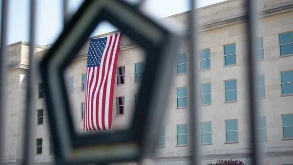 Американский флаг на здании Министерства обороны США. Архивное фото - Sputnik Ўзбекистон