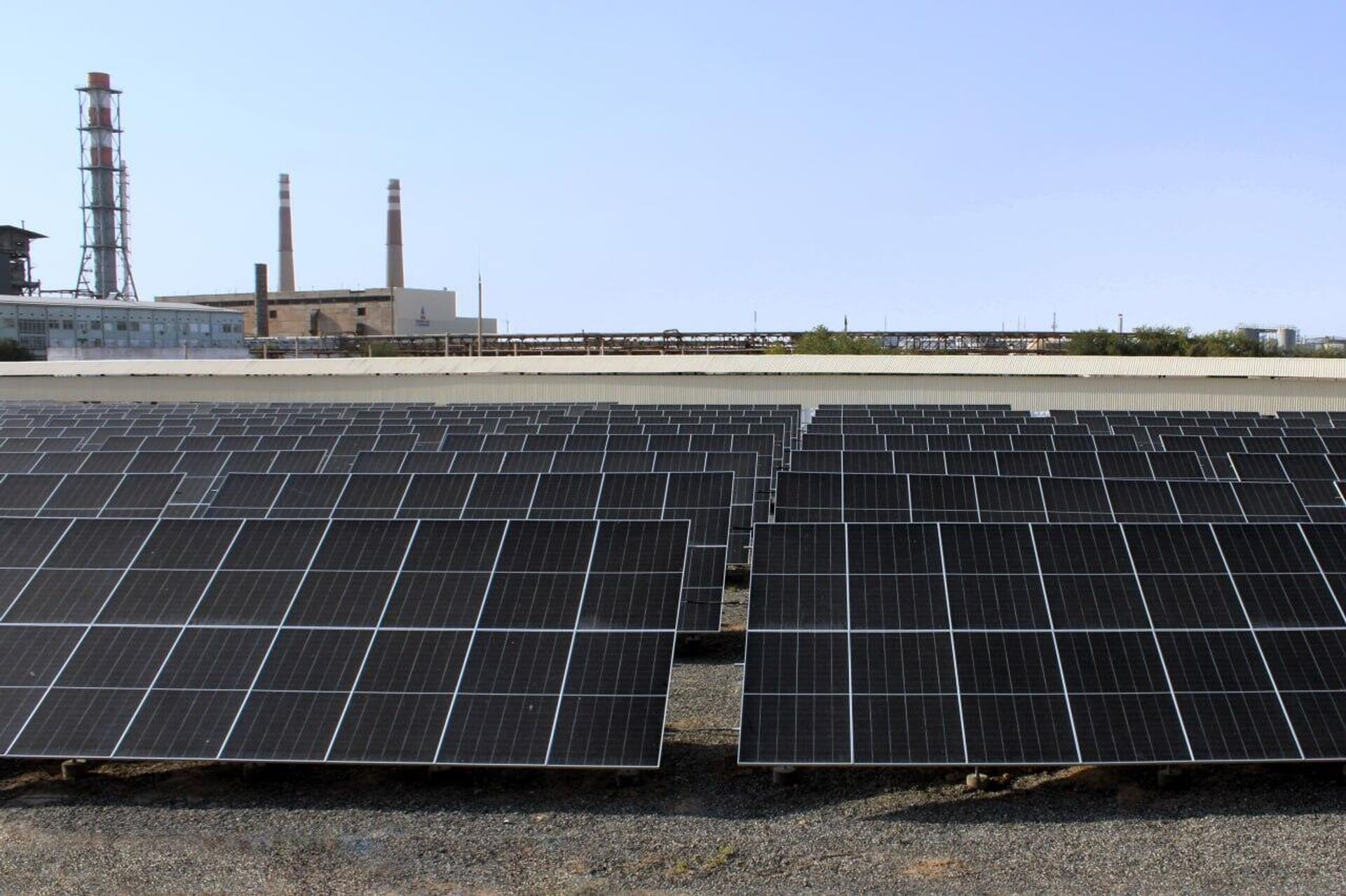 На Мубарекской тепловой электроцентрали установили более 1780 солнечных панелей - Sputnik Узбекистан, 1920, 15.07.2023