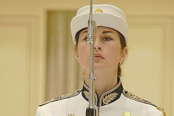 В составе почётного караула Национальной гвардии Узбекистана появились женщины - Sputnik Ўзбекистон
