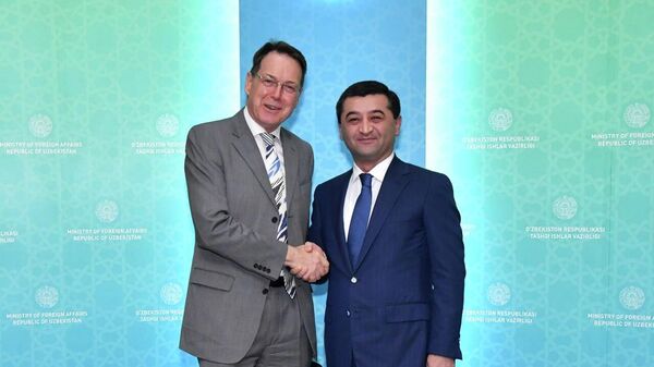 Бахтиёр Саидов встретился с послом Великобритании, завершающим миссию в Узбекистане - Sputnik Узбекистан