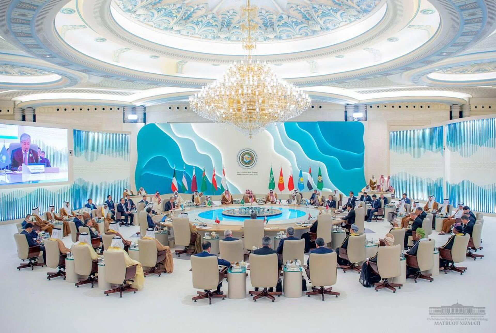 Шавкат Мирзиёев принял участие в первом саммите лидеров стран ЦА и Совета сотрудничества арабских государств Залива - Sputnik Узбекистан, 1920, 20.07.2023