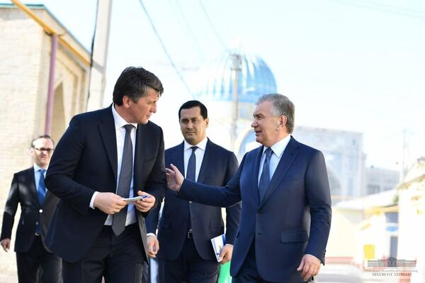 Prezident Shavkat Mirziyoyev posetil maxallu Xastimom Almazarskogo rayona goroda Tashkenta - Sputnik O‘zbekiston