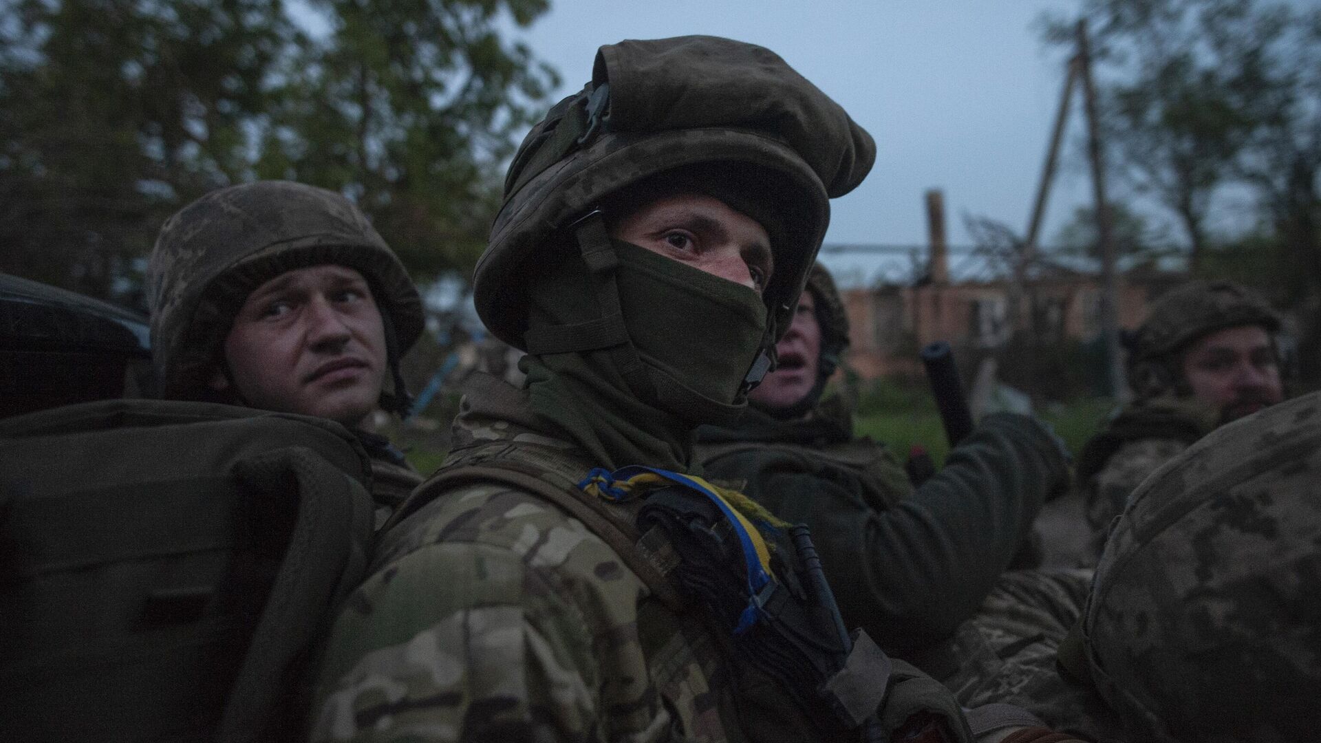 Украинские солдаты на передовой недалеко от Бахмута 16 июня 2023 года. - Sputnik Ўзбекистон, 1920, 15.09.2023