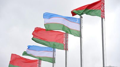 Флаги Узбекистана и Беларуси