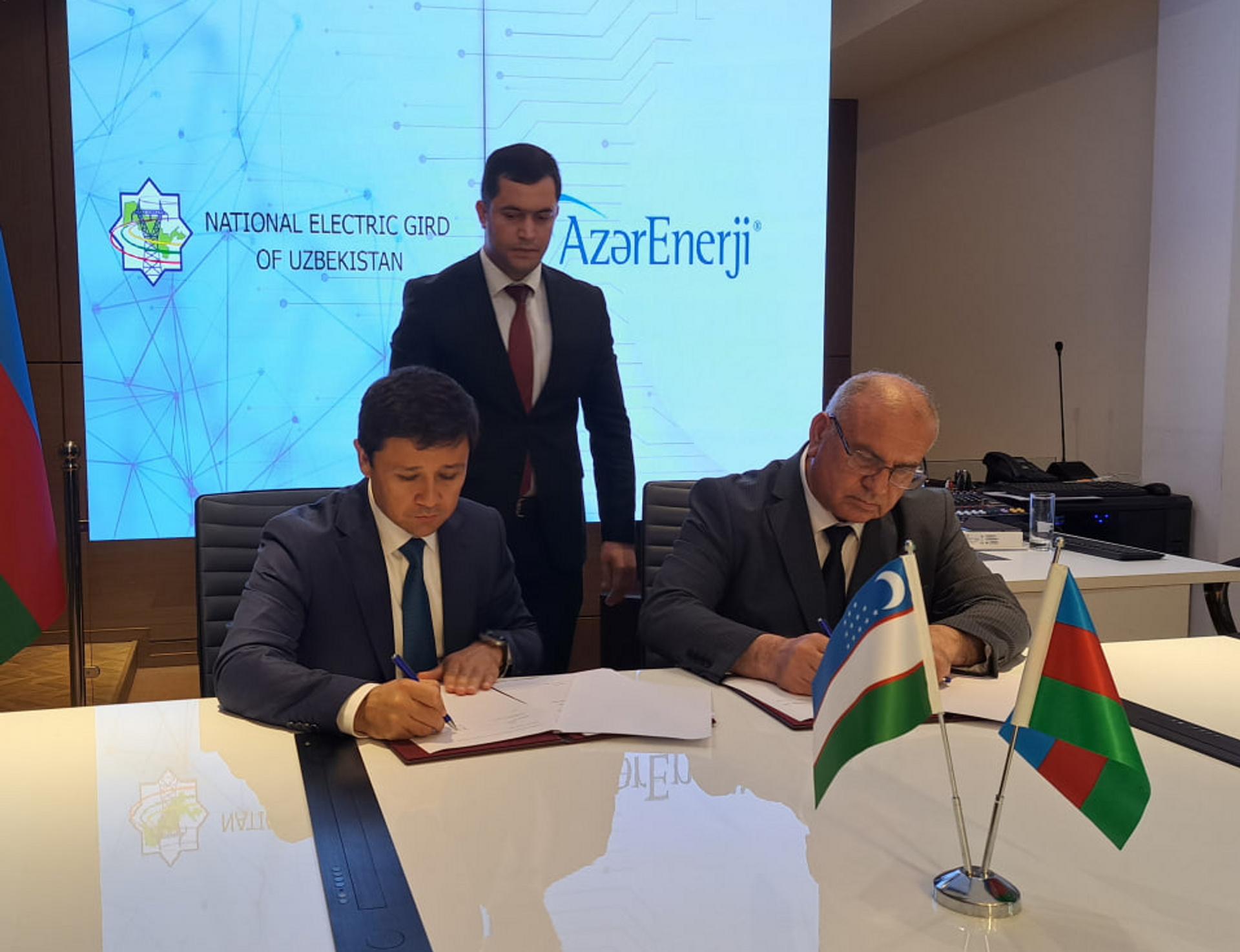 Между АзерЭнержи и Национальные электрические сети Узбекистана подписан меморандум. - Sputnik Узбекистан, 1920, 28.07.2023