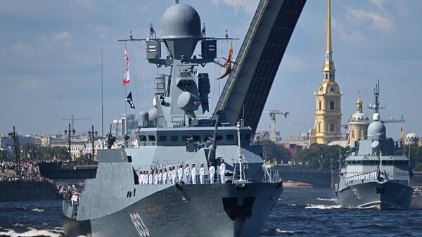 Малый ракетный корабль Углич на Главном военно-морском параде в честь Дня ВМФ РФ в Санкт-Петербурге - Sputnik Узбекистан