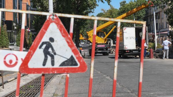 Перекрытие движение автомобильной дороги в Ташкенте. - Sputnik Узбекистан