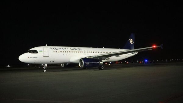 Впервые в международном аэропорту Намангана приземлился самолет авиакомпании Panorama Airways  - Sputnik Узбекистан