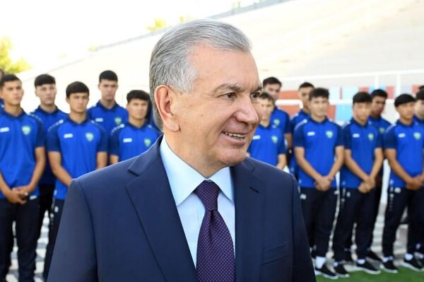 Shavkat Mirziyoyev Futbol bo‘yicha milliy terma jamoalar markazini borib ko‘rdi - Sputnik O‘zbekiston