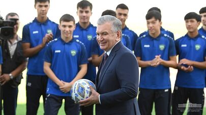  Шавкат Мирзиёев посетил строящийся в Юкоричирчикском районе Центр сборных команд по футболу.