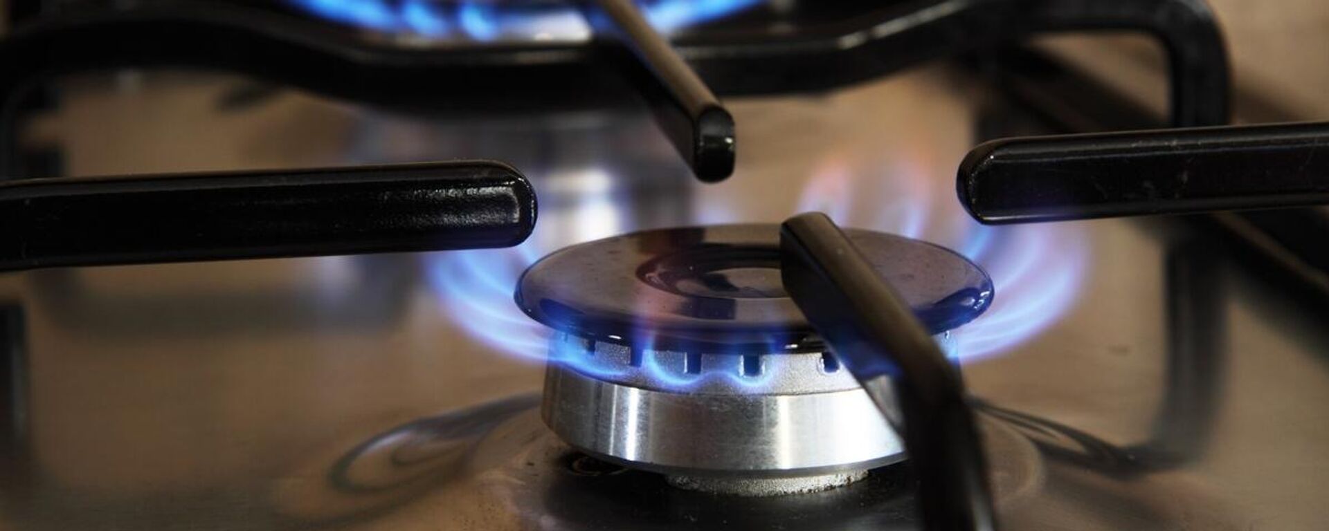 Горящая газовая плита. - Sputnik Ўзбекистон, 1920, 02.03.2026