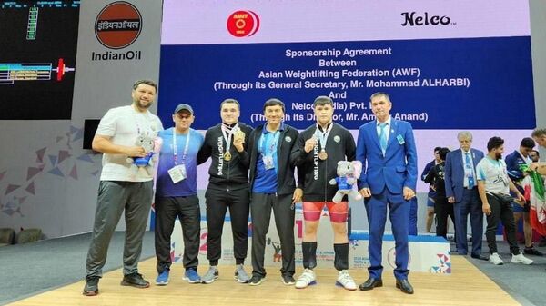 Тяжелоатлеты из Узбекистана завоевали еще 13 медалей на ЧА - Sputnik Узбекистан