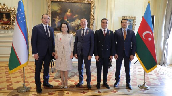 Президент Азербайджана наградил орденом деятелей культуры Узбекистана. - Sputnik Узбекистан