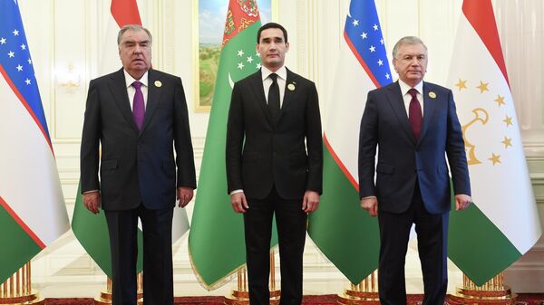 Трёхсторонняя встреча глав Таджикистана, Туркменистана и Узбекистана в Ашхабаде 4 августа 2023 года - Sputnik Узбекистан