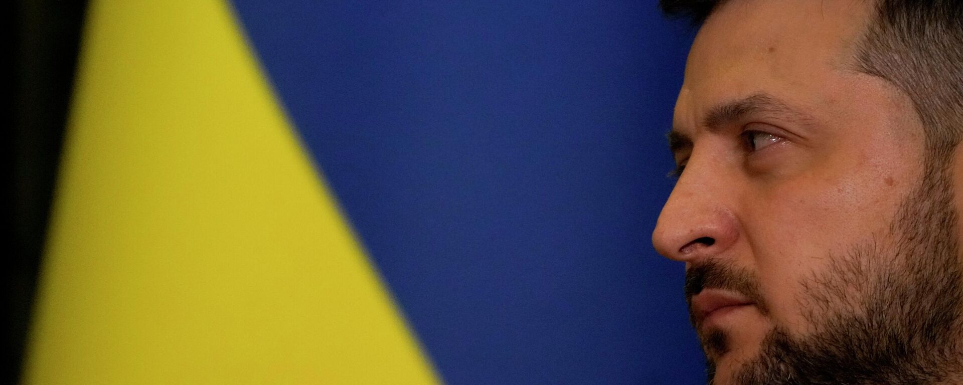 Президент Украины Владимир Зеленский во время пресс-конференции в Киеве - Sputnik Ўзбекистон, 1920, 03.03.2026