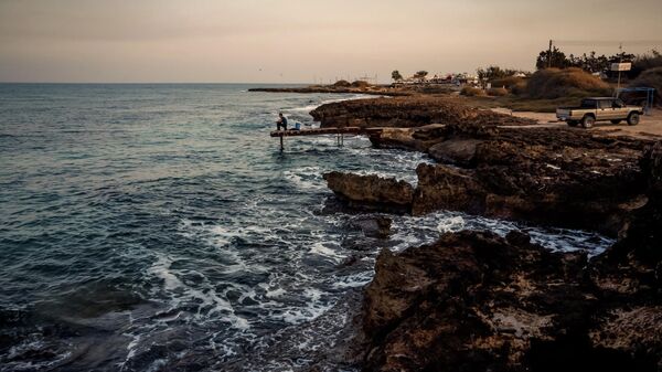 Берег Средиземного моря в городе Протарас на Кипре. - Sputnik Узбекистан