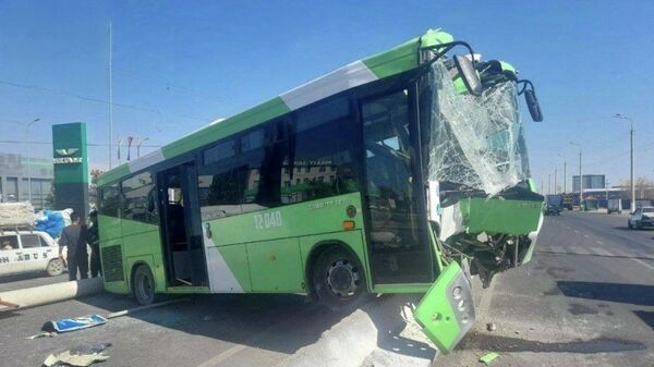 В Сергелийском районе столицы произошло ДТП с автобусом - Sputnik Узбекистан