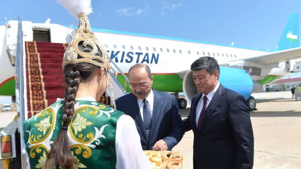 В Кыргызстан с рабочим визитом прибыл премьер Узбекистана Абдулла Арипов - Sputnik Узбекистан