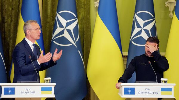 NATO bosh kotibi Yens Stoltenberg va Ukraina prezidenti Vladimir Zelenskiy.  - Sputnik O‘zbekiston