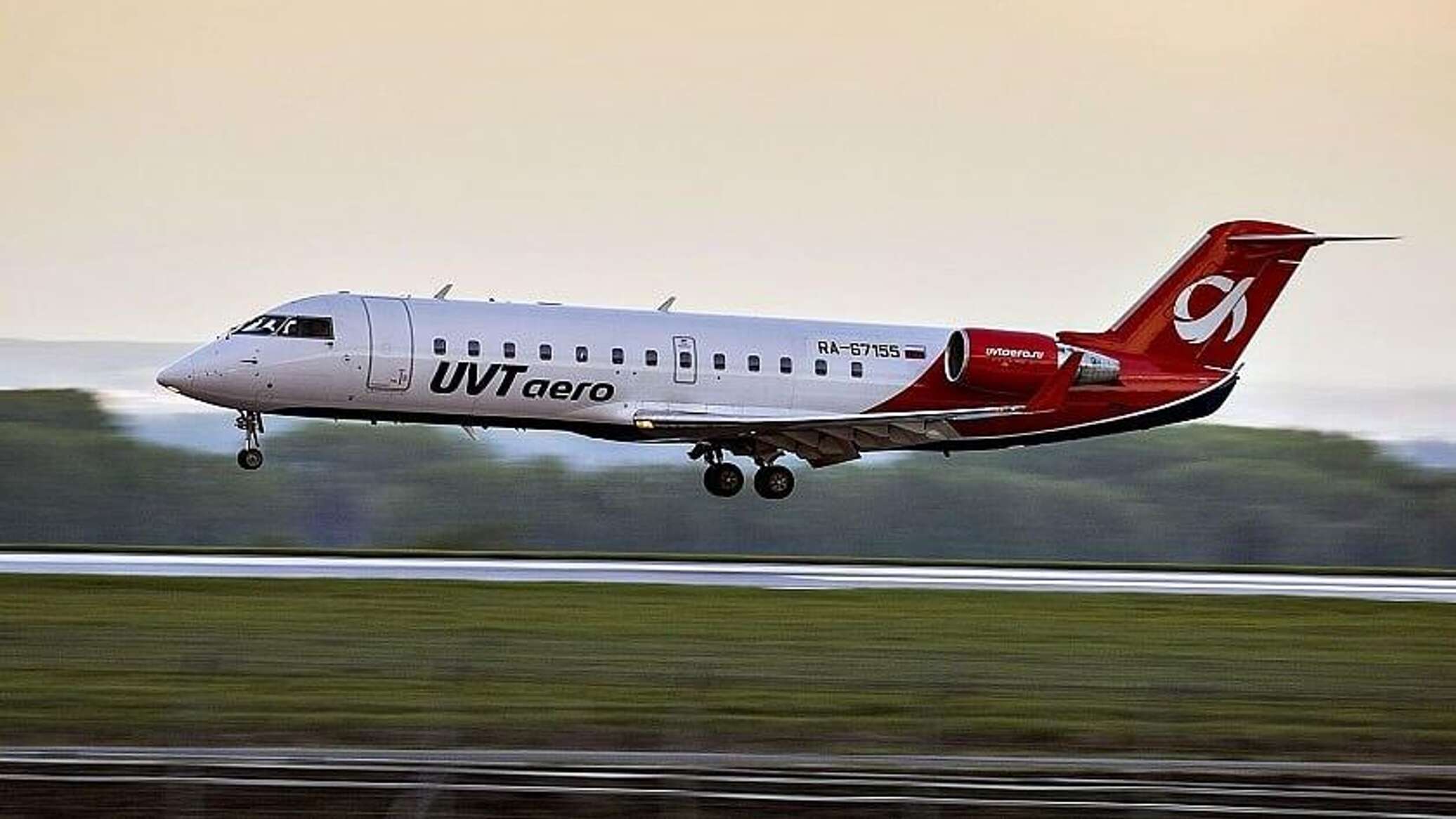 Авиакомпании аэро. Bombardier crj200 самолет. Canadair CRJ 200 ЮВТ. Bombardier crj200 ЮВТ Аэро. Canadair CRJ 200 ЮВТ Аэро.