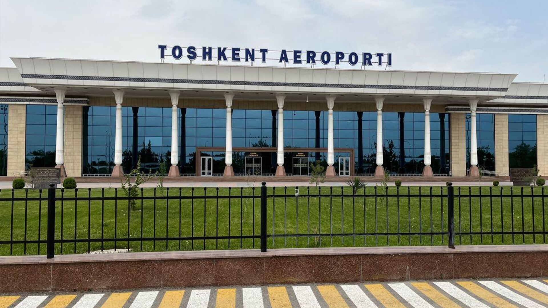 К аэропорту в Ташкенте можно будет подъехать на машине - Sputnik Узбекистан, 1920, 18.08.2023