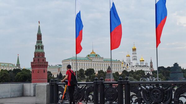 Праздничное оформление Москвы ко Дню флага России - Sputnik Ўзбекистон