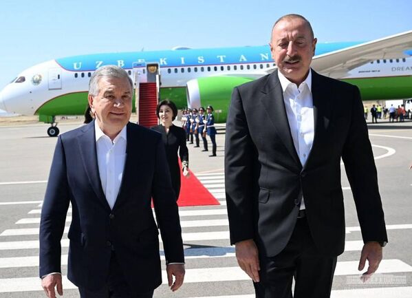 Президент Республики Узбекистан Шавкат Мирзиёев вместе с супругой прибыл в город Физули - Sputnik Ўзбекистон