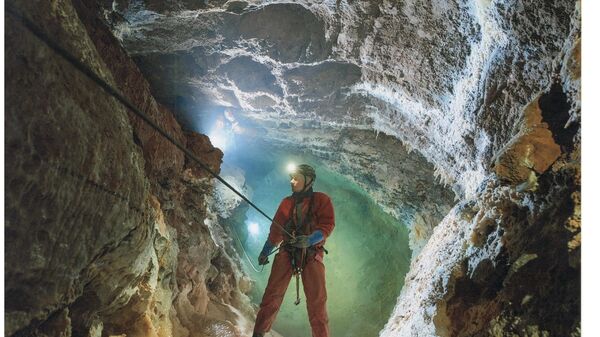 Состоялась экспедиция в самую глубокую пещеру Азии – Бой-Булок
 - Sputnik Узбекистан