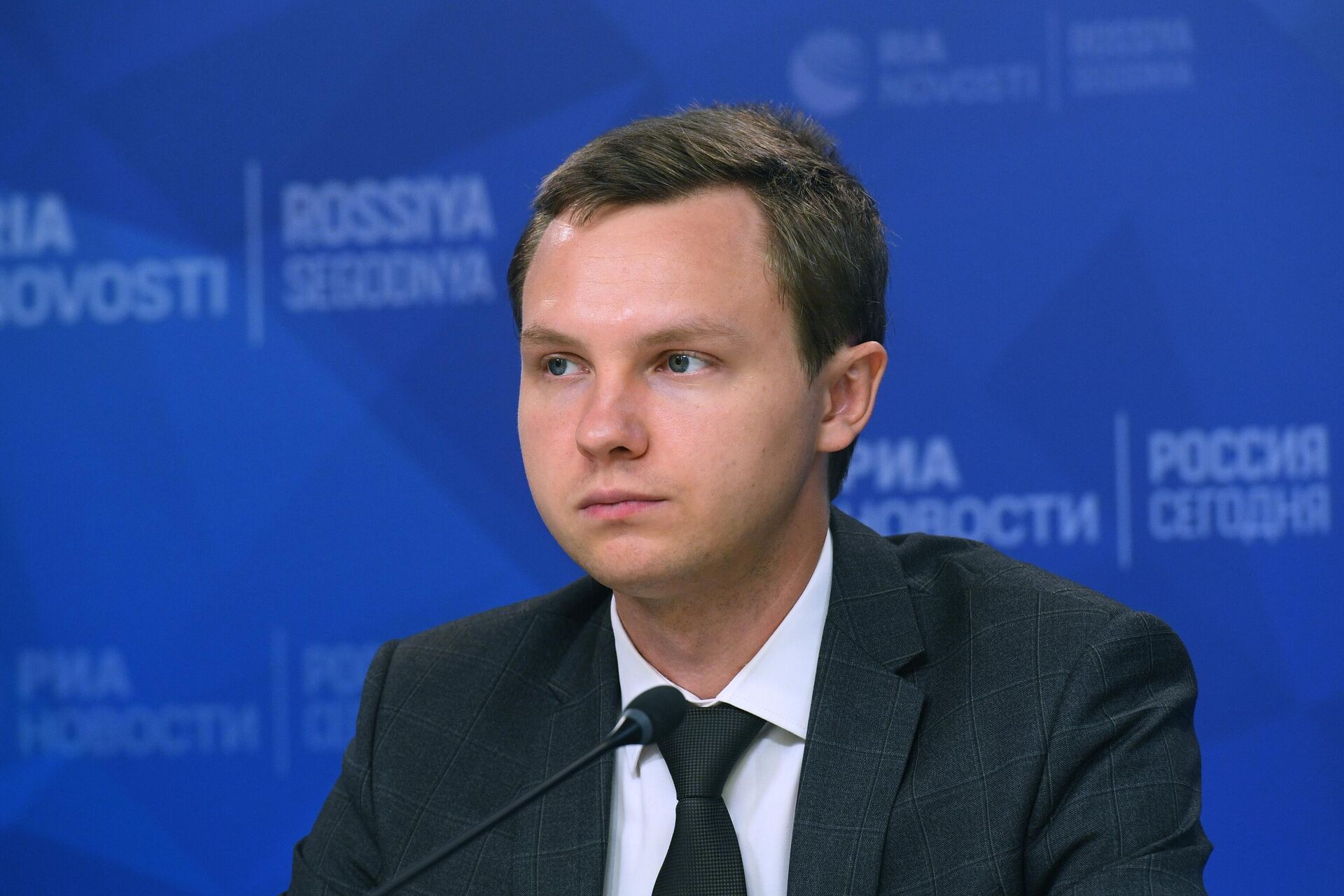 Эксперт Финансового университета при Правительстве РФ, ведущий аналитик Фонда национальной энергетической безопасности Игорь Юшков. - Sputnik Узбекистан, 1920, 03.01.2026