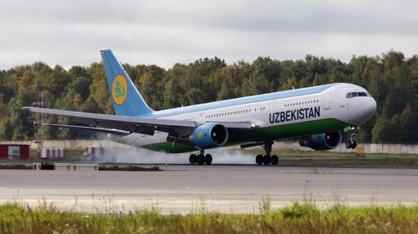Boing-767 aviakompanii Uzbekistan Airways v aeroportu Domodedovo. - Sputnik O‘zbekiston