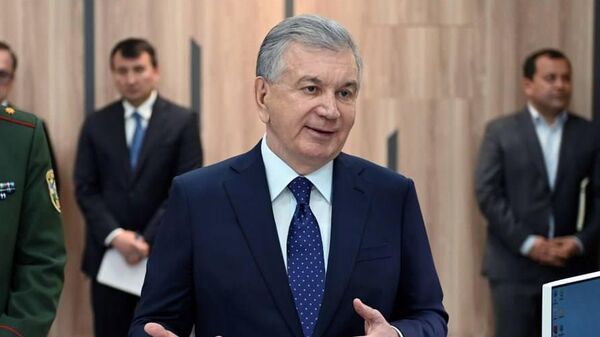 Президент Шавкат Мирзиёев ознакомился с Центром таможенного оформления, организованном в Государственном таможенном комитете. - Sputnik Узбекистан