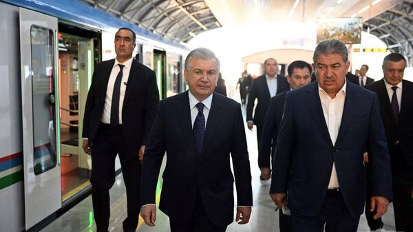 Шавкат Мирзиёев посетил новую линию метро. - Sputnik Узбекистан
