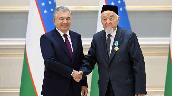 Президент вручил высокие государственные награды. - Sputnik Узбекистан