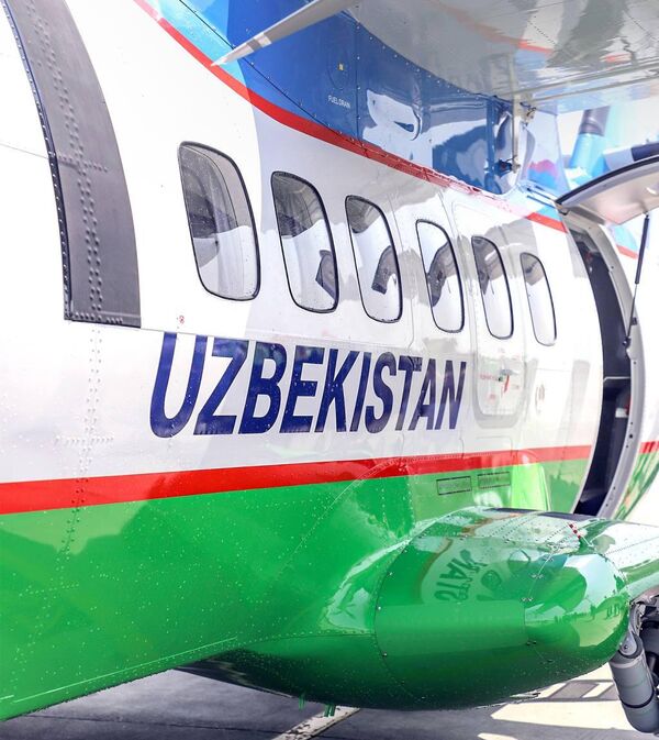 Uzbekistan Airways torjestvenno prinyal vtoroy samolet tipa LET L-410. - Sputnik O‘zbekiston