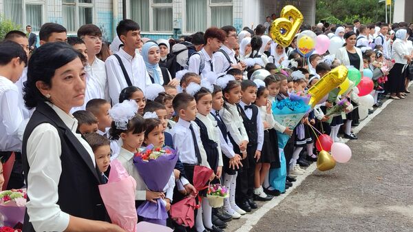 В Узбекистане начался новый учебный год - Sputnik Узбекистан