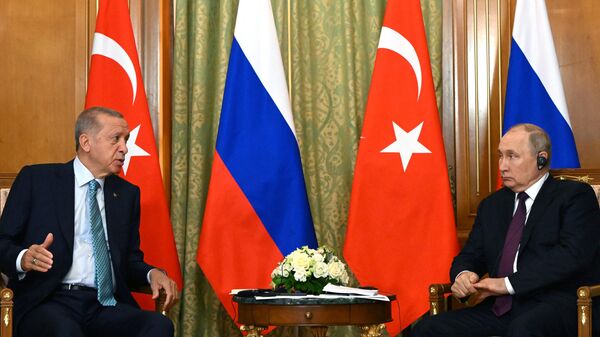 Vladimir Putin va Rejep Tayyip Erdog‘an uchrashuvi - Sputnik O‘zbekiston