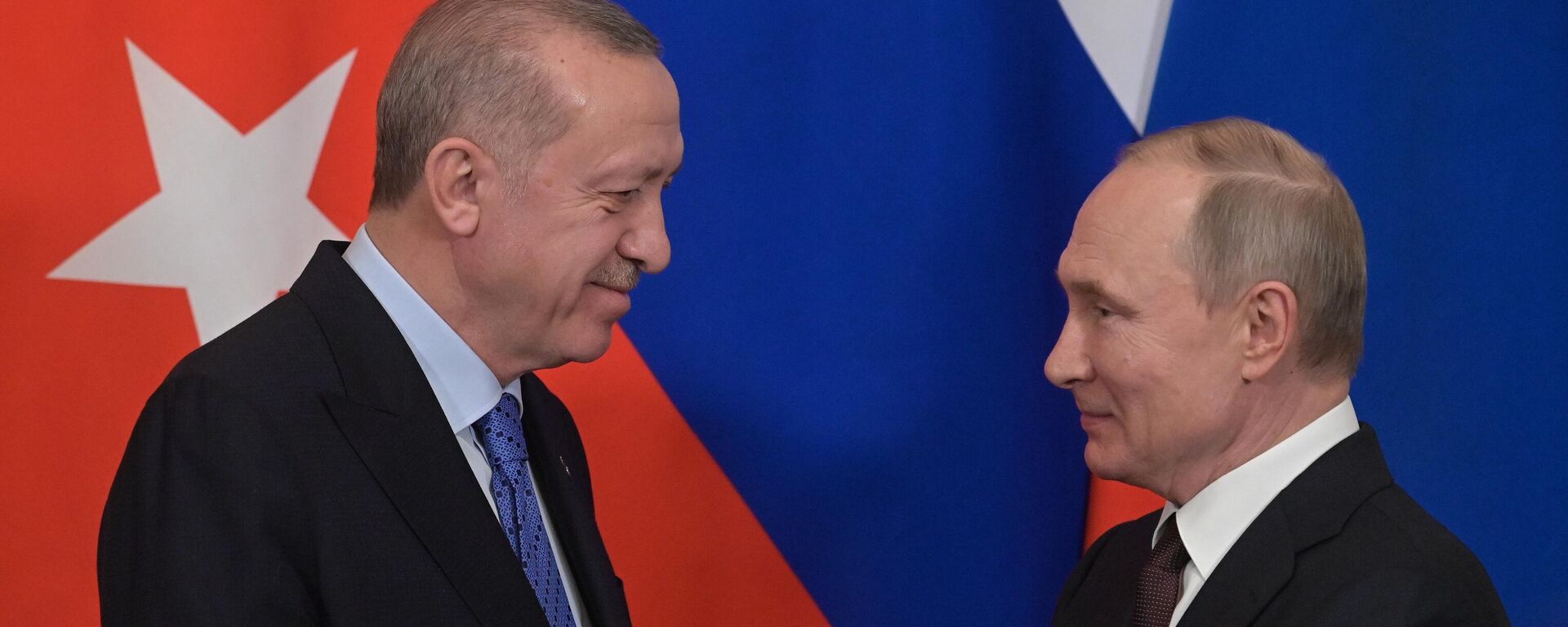 Prezident RF Vladimir Putin i prezident Tursii Redjep Tayip Erdogan - Sputnik O‘zbekiston, 1920, 18.07.2025