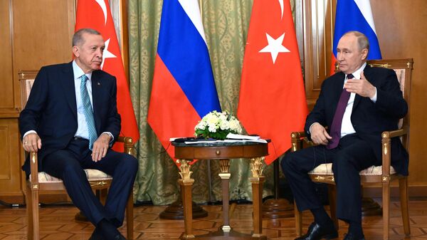 Vladimir Putin va Rejep Tayyip Erdog‘an  - Sputnik O‘zbekiston
