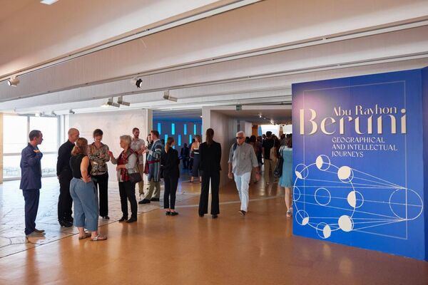 В штаб-квартире ЮНЕСКО в Париже открылась выставка Абу Райхан Беруни. Географические и интеллектуальные путешествия - Sputnik Ўзбекистон