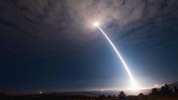 Пуск ракеты Minuteman 3. Архивное фото - Sputnik Ўзбекистон