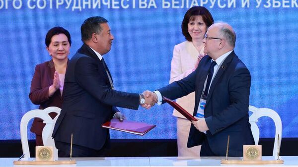 На бизнес-форуме в Минске узбекские и белорусские предприниматели подписали контракты на $92 млн   - Sputnik Узбекистан