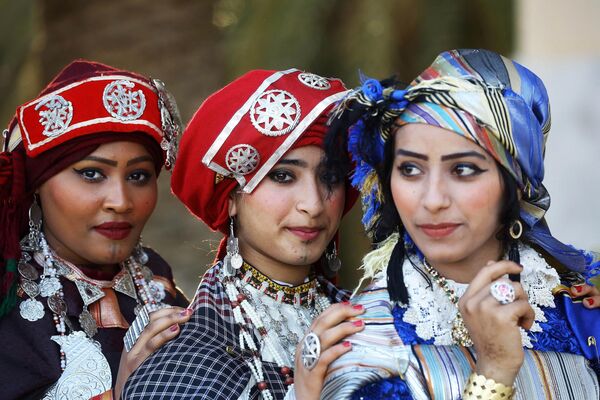Ливийские девушки на национальном дне ливийского костюма в Триполи.  - Sputnik Узбекистан