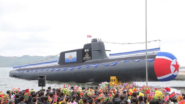 Церемония спуска новой подводной лодки КНДР с тактическими ядерными наступательными вооружениями - Sputnik Ўзбекистон