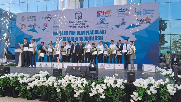 Церемония награждения победителей международных олимпиад - Sputnik Узбекистан